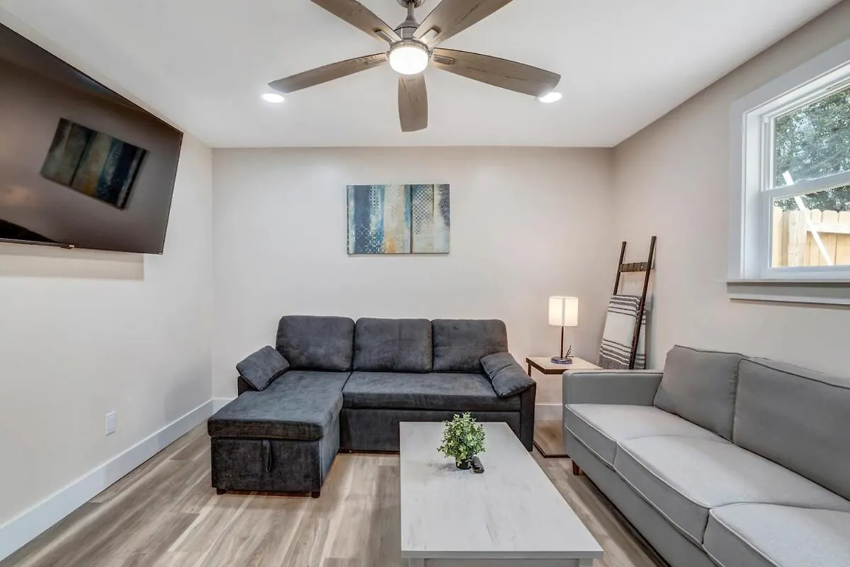 5842 Leslie Ave - Charming, Private, 1 Bedroom 1 Bath contacts