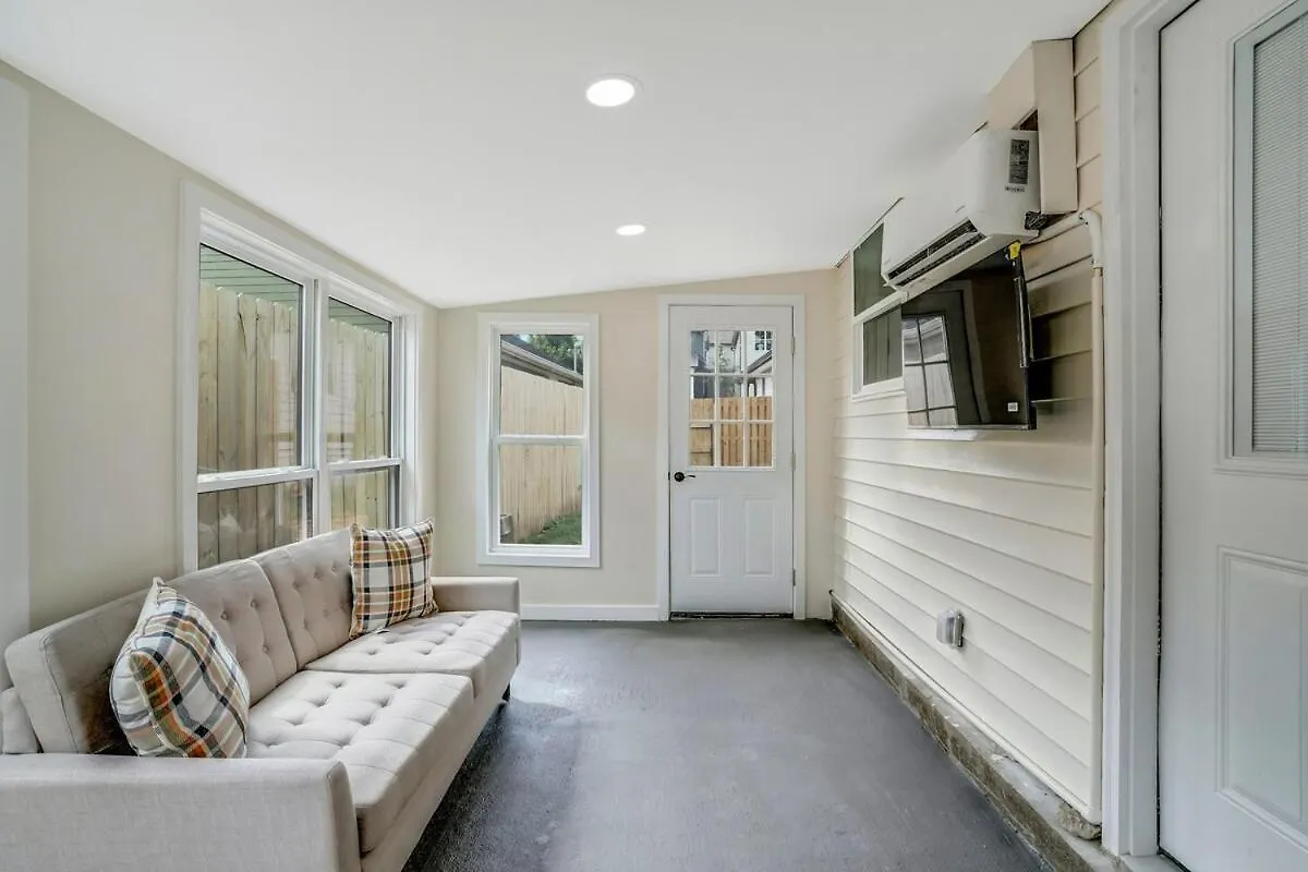 5842 Leslie Ave - Charming, Private, 1 Bedroom 1 Bath Nashville Apartment