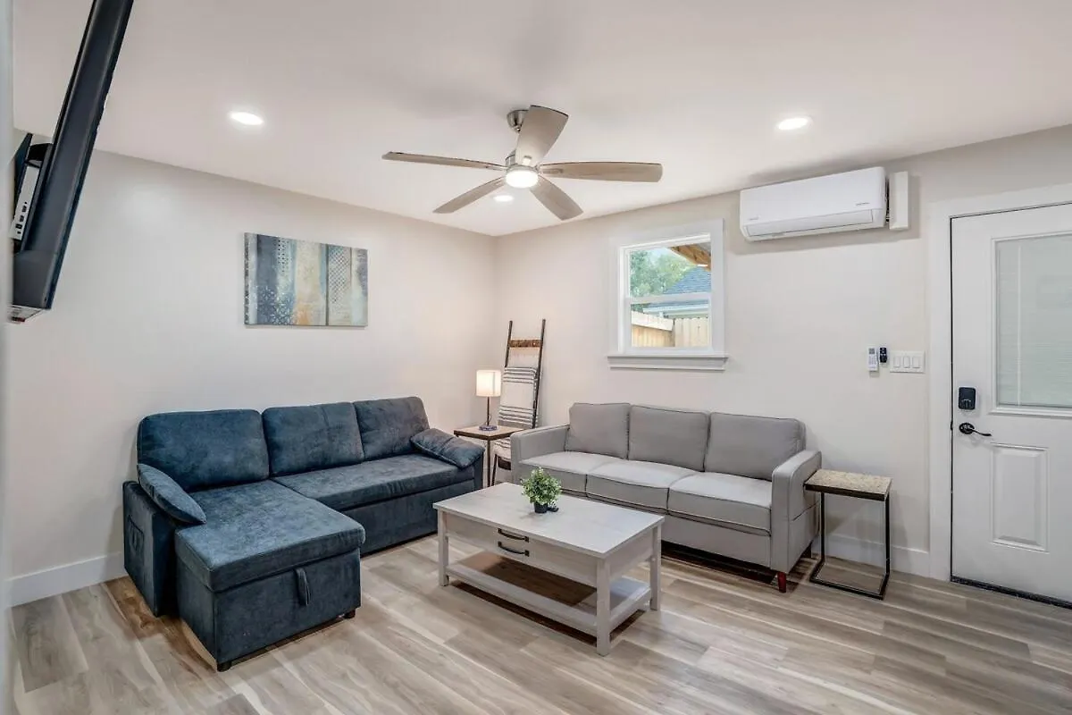 Apartment 5842 Leslie Ave - Charming, Private, 1 Bedroom 1 Bath Nashville