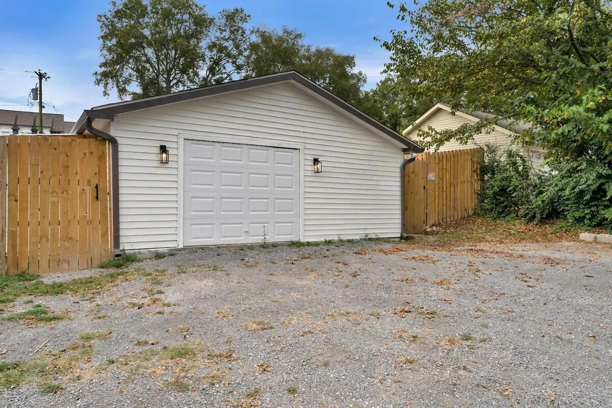 5842 Leslie Ave - Charming, Private, 1 Bedroom 1 Bath Nashville Apartment