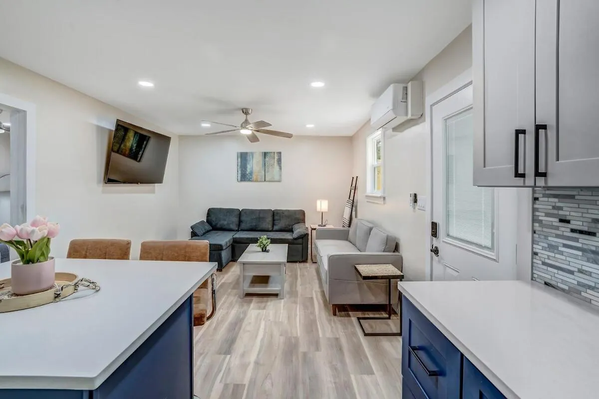 5842 Leslie Ave - Charming, Private, 1 Bedroom 1 Bath Nashville 0*,  United States