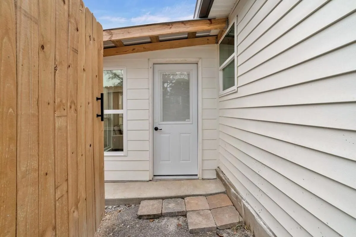 Apartment 5842 Leslie Ave - Charming, Private, 1 Bedroom 1 Bath Nashville